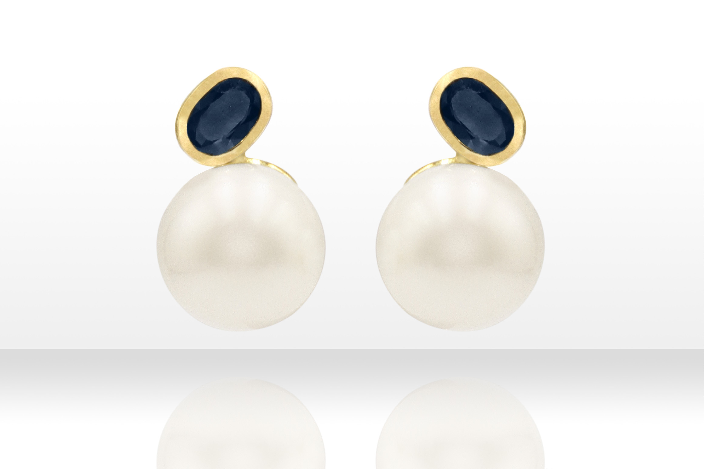 18 kt Yellow Gold Pearls and Sapphire Earrings